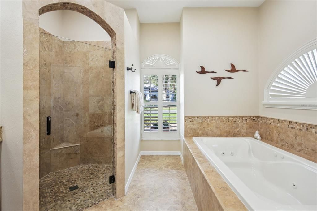 Activo con contrato: $650,000 (5 camas, 3 baños, 2984 Pies cuadrados)