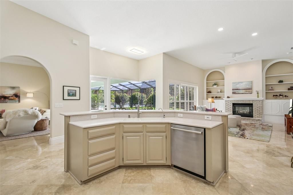 Activo con contrato: $650,000 (5 camas, 3 baños, 2984 Pies cuadrados)