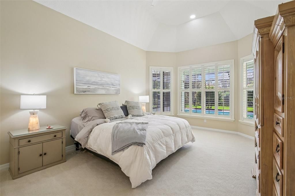 Activo con contrato: $650,000 (5 camas, 3 baños, 2984 Pies cuadrados)