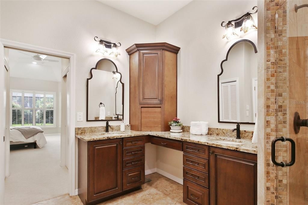 Activo con contrato: $650,000 (5 camas, 3 baños, 2984 Pies cuadrados)