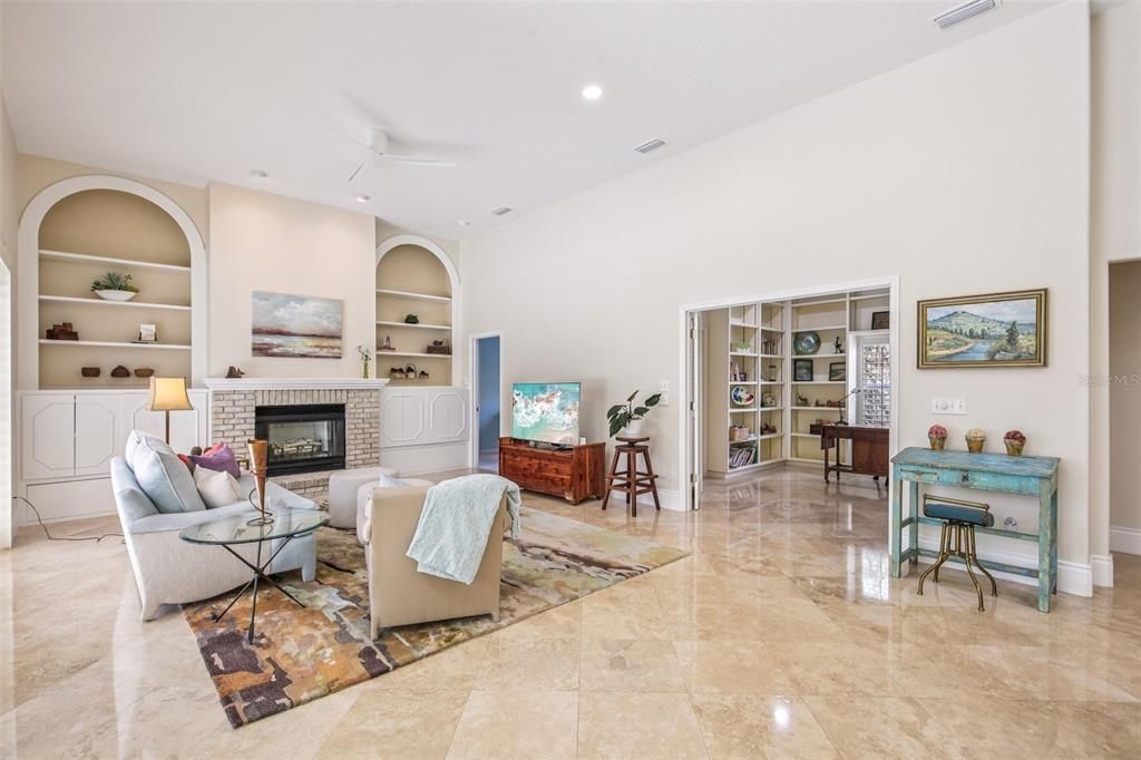 Activo con contrato: $650,000 (5 camas, 3 baños, 2984 Pies cuadrados)