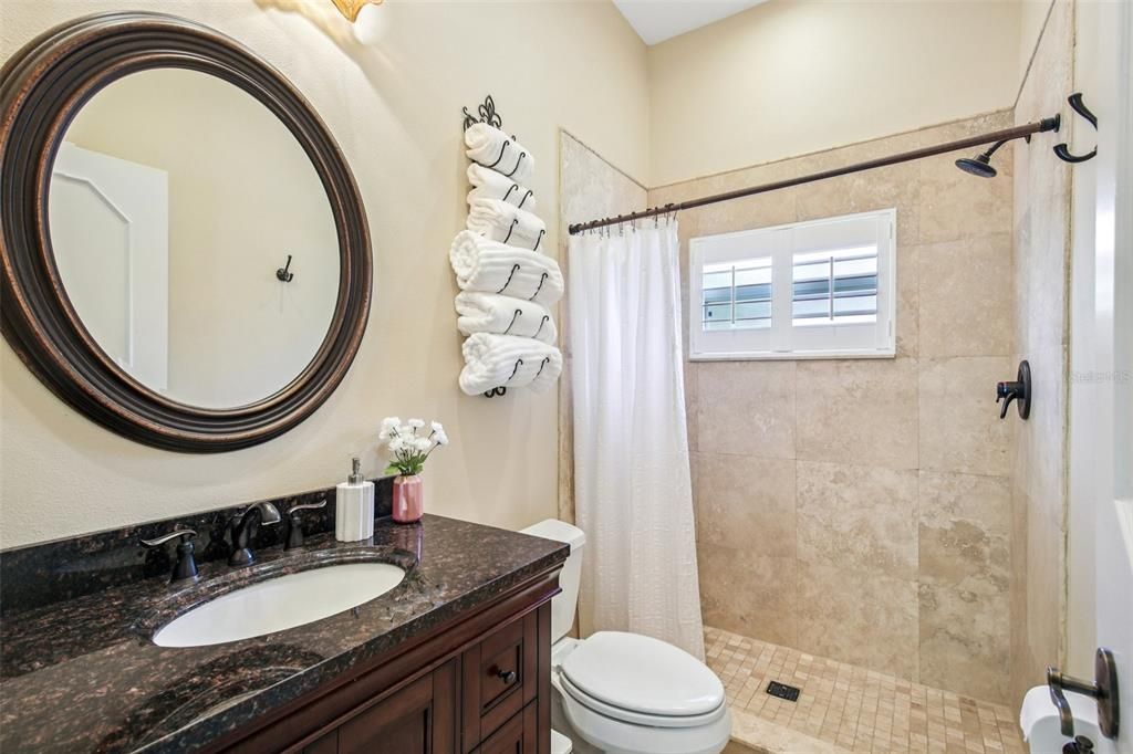 Activo con contrato: $650,000 (5 camas, 3 baños, 2984 Pies cuadrados)