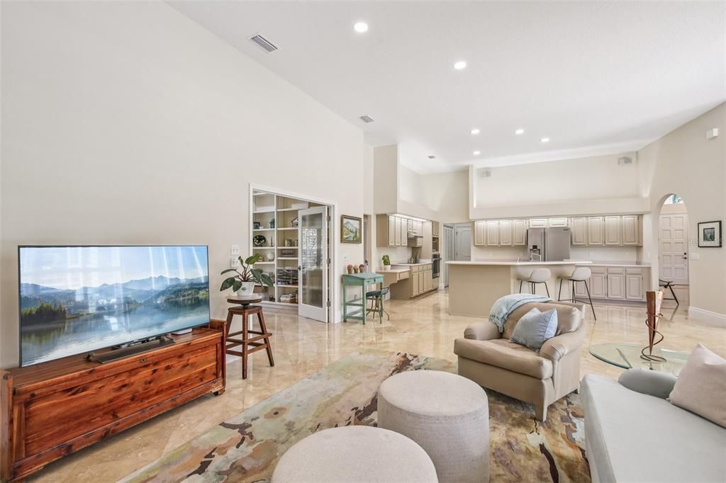 Activo con contrato: $650,000 (5 camas, 3 baños, 2984 Pies cuadrados)