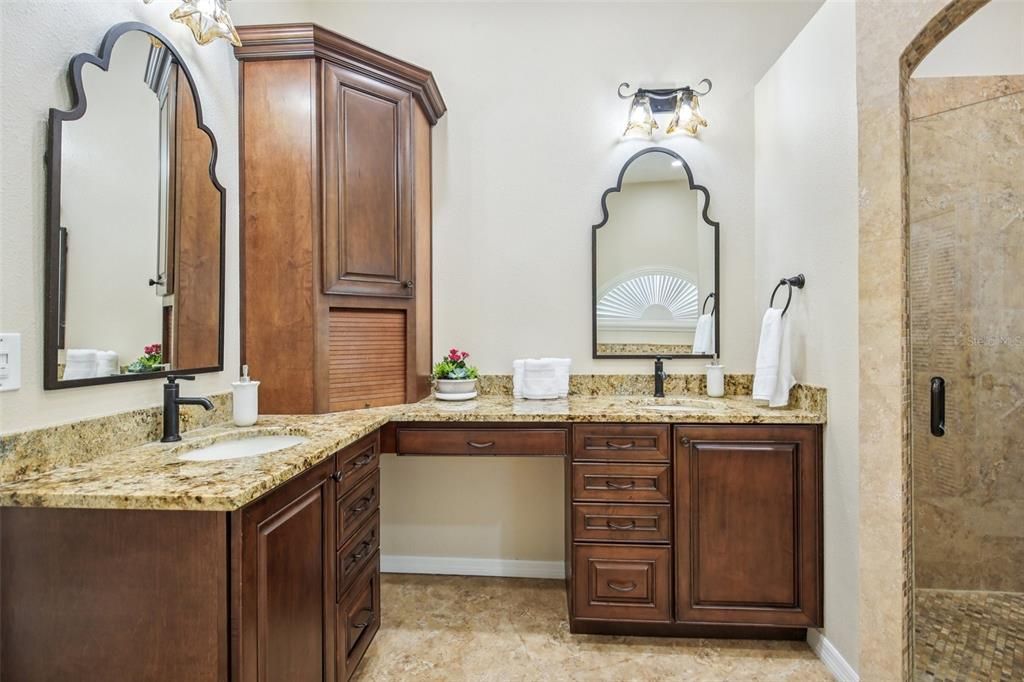 Activo con contrato: $650,000 (5 camas, 3 baños, 2984 Pies cuadrados)