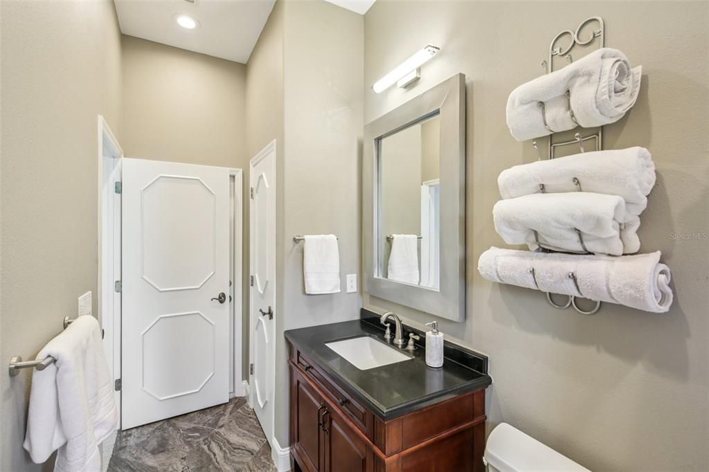 Activo con contrato: $650,000 (5 camas, 3 baños, 2984 Pies cuadrados)