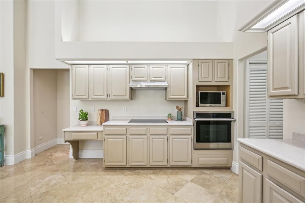 Activo con contrato: $650,000 (5 camas, 3 baños, 2984 Pies cuadrados)