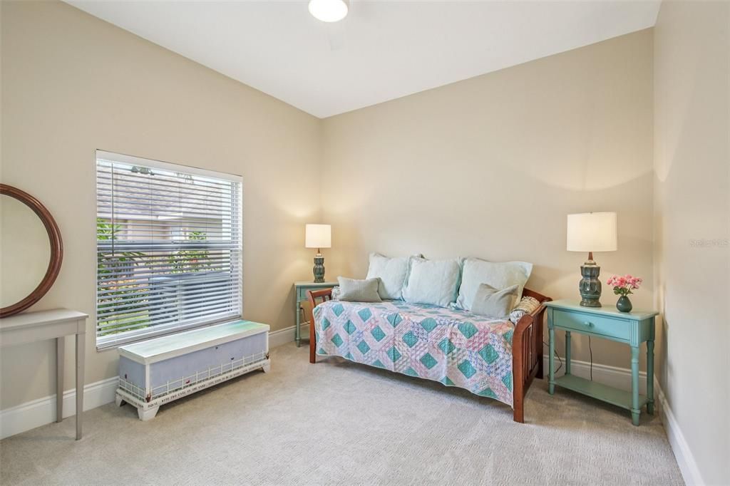 Activo con contrato: $650,000 (5 camas, 3 baños, 2984 Pies cuadrados)