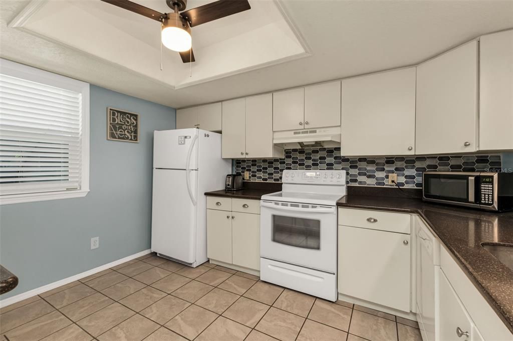 待售: $285,000 (2 贝兹, 2 浴室, 1120 平方英尺)