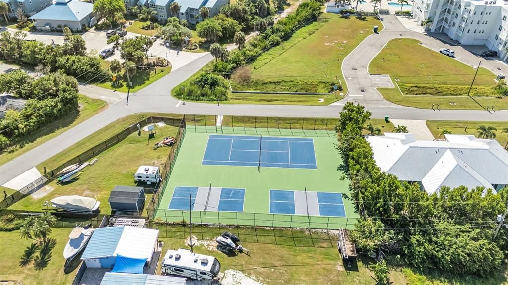 待售: $285,000 (2 贝兹, 2 浴室, 1120 平方英尺)