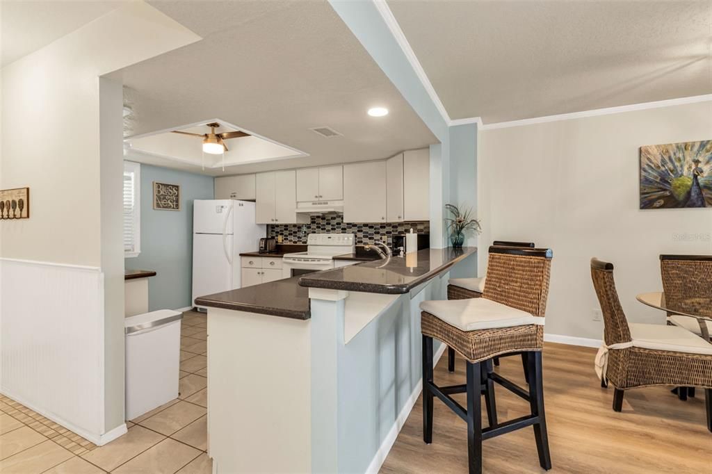 待售: $285,000 (2 贝兹, 2 浴室, 1120 平方英尺)