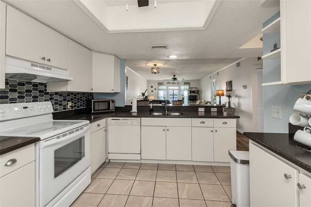 待售: $285,000 (2 贝兹, 2 浴室, 1120 平方英尺)