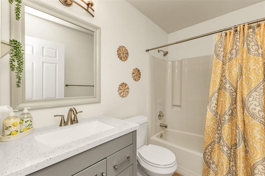 待售: $285,000 (2 贝兹, 2 浴室, 1120 平方英尺)