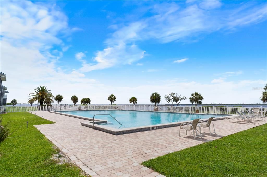 待售: $285,000 (2 贝兹, 2 浴室, 1120 平方英尺)