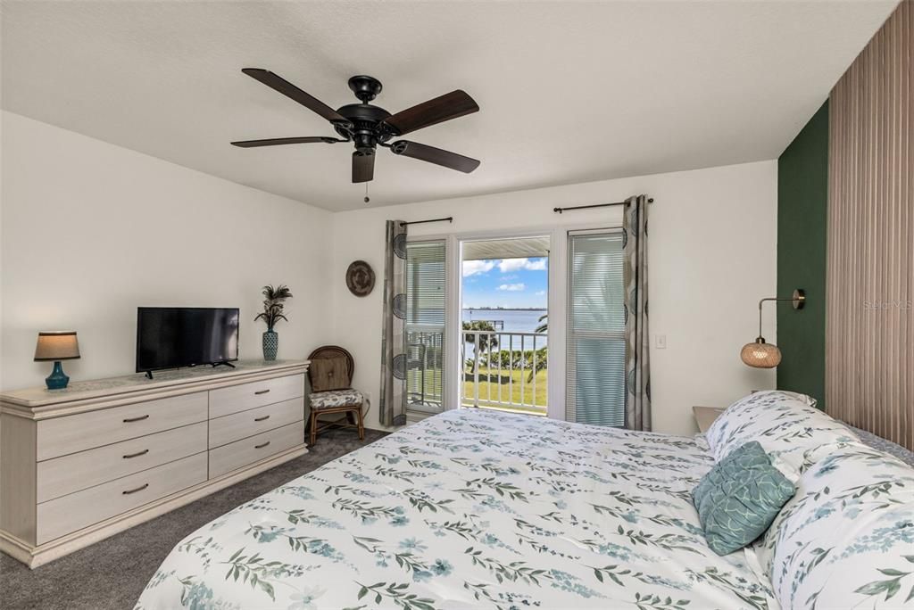 待售: $285,000 (2 贝兹, 2 浴室, 1120 平方英尺)