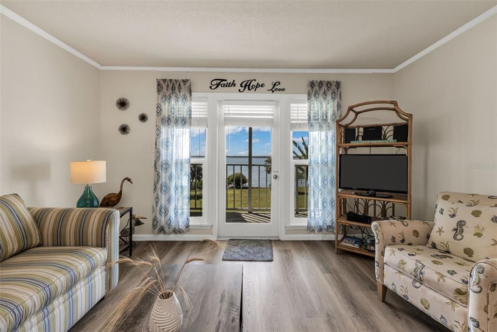 待售: $285,000 (2 贝兹, 2 浴室, 1120 平方英尺)