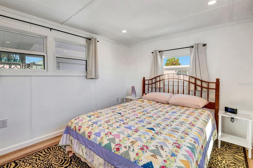 For Sale: $89,900 (1 beds, 1 baths, 460 Square Feet)