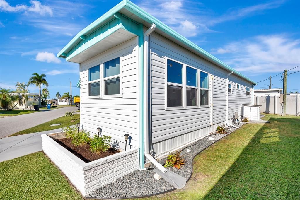 For Sale: $89,900 (1 beds, 1 baths, 460 Square Feet)