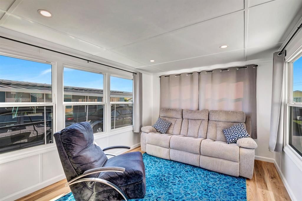 For Sale: $89,900 (1 beds, 1 baths, 460 Square Feet)