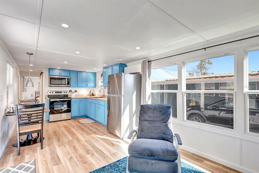 For Sale: $89,900 (1 beds, 1 baths, 460 Square Feet)