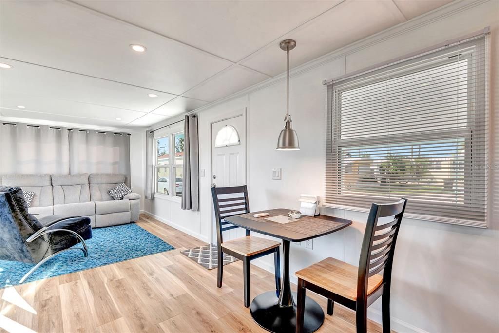 For Sale: $89,900 (1 beds, 1 baths, 460 Square Feet)