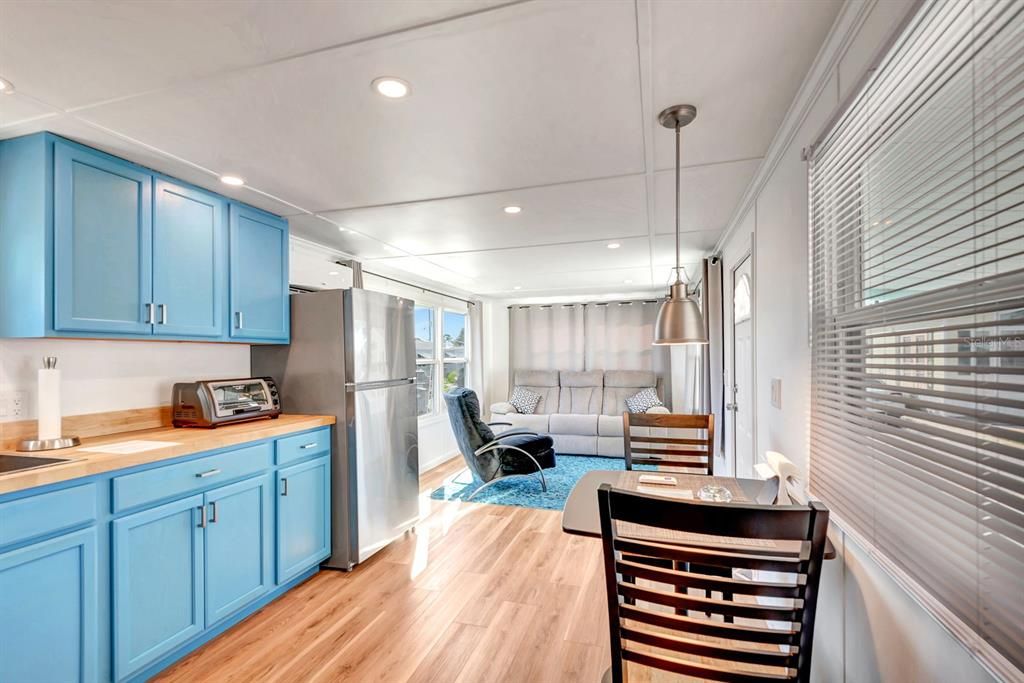 For Sale: $89,900 (1 beds, 1 baths, 460 Square Feet)