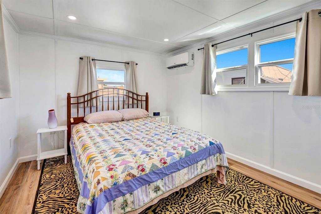 For Sale: $89,900 (1 beds, 1 baths, 460 Square Feet)