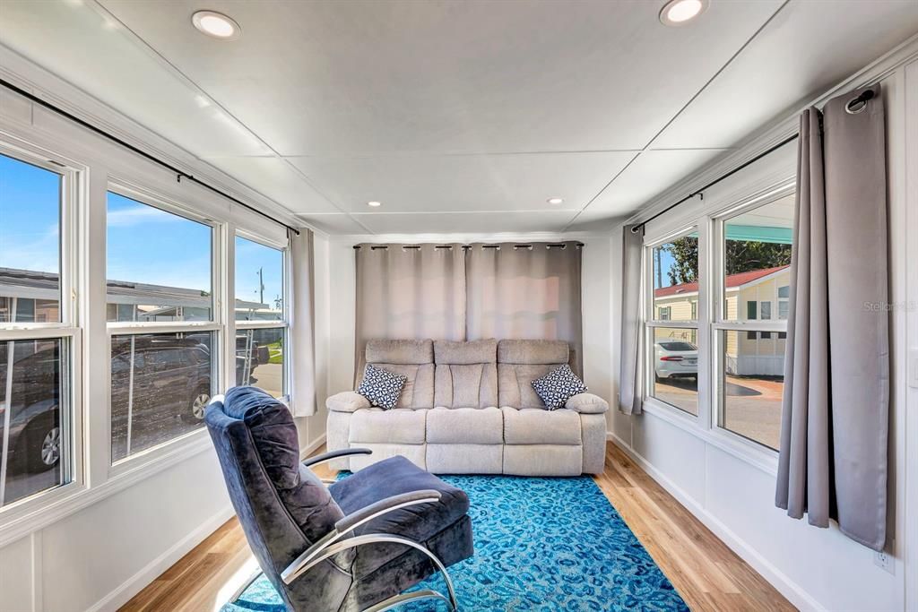 For Sale: $89,900 (1 beds, 1 baths, 460 Square Feet)