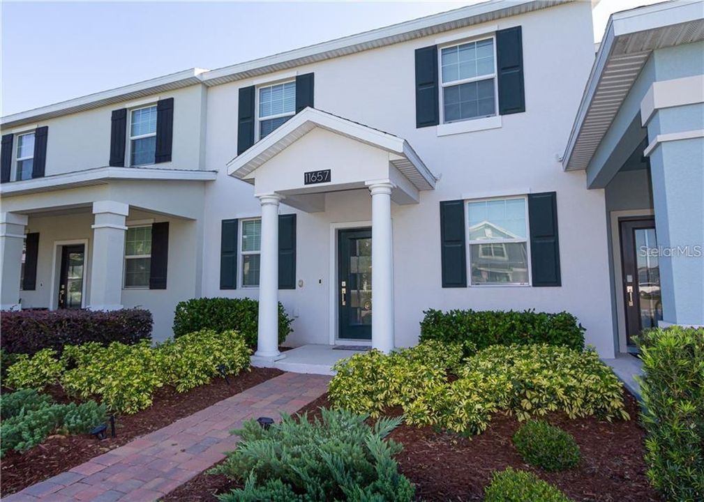 Recently Rented: $3,200 (3 beds, 2 baths, 1636 Square Feet)