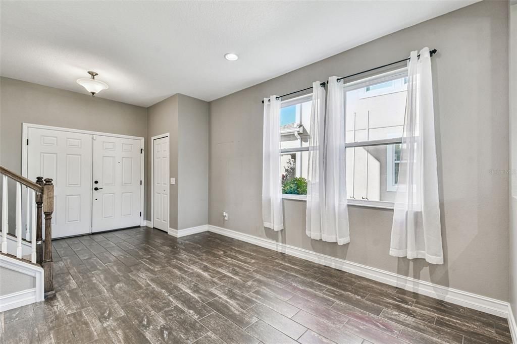 For Rent: $3,200 (4 beds, 3 baths, 2600 Square Feet)