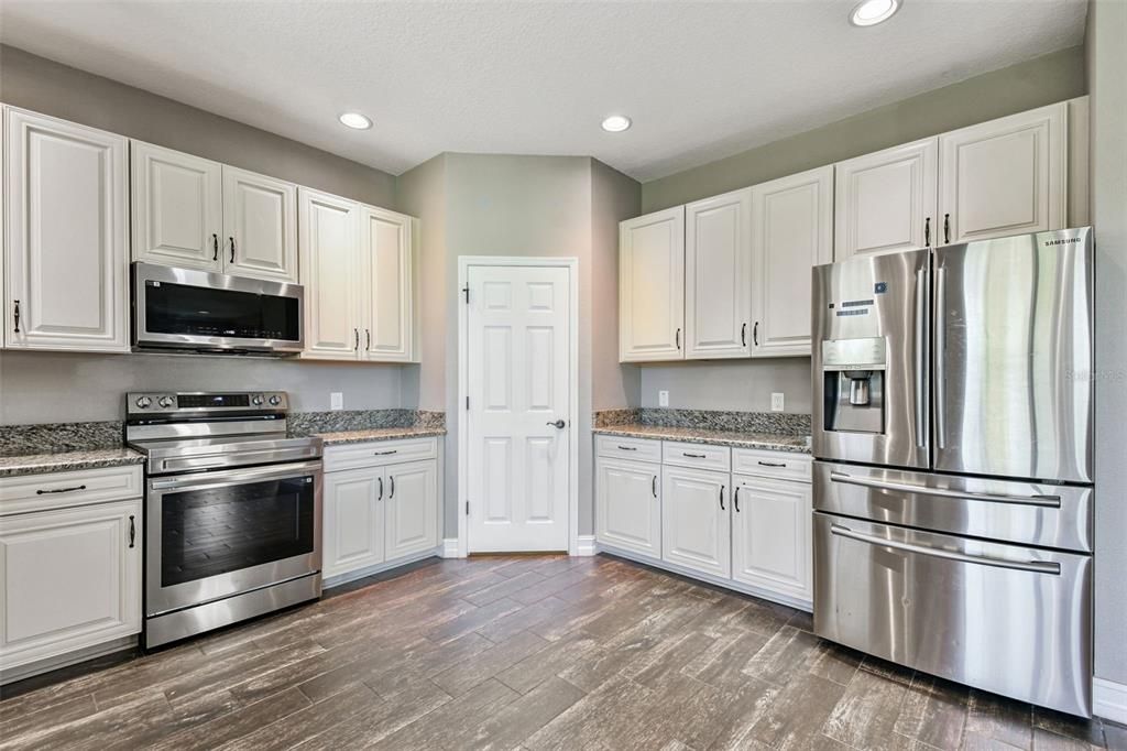 For Rent: $3,200 (4 beds, 3 baths, 2600 Square Feet)