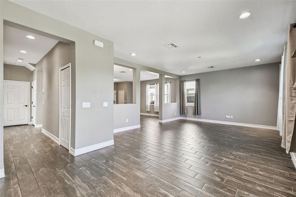 For Rent: $3,200 (4 beds, 3 baths, 2600 Square Feet)