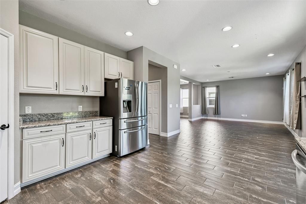 For Rent: $3,200 (4 beds, 3 baths, 2600 Square Feet)