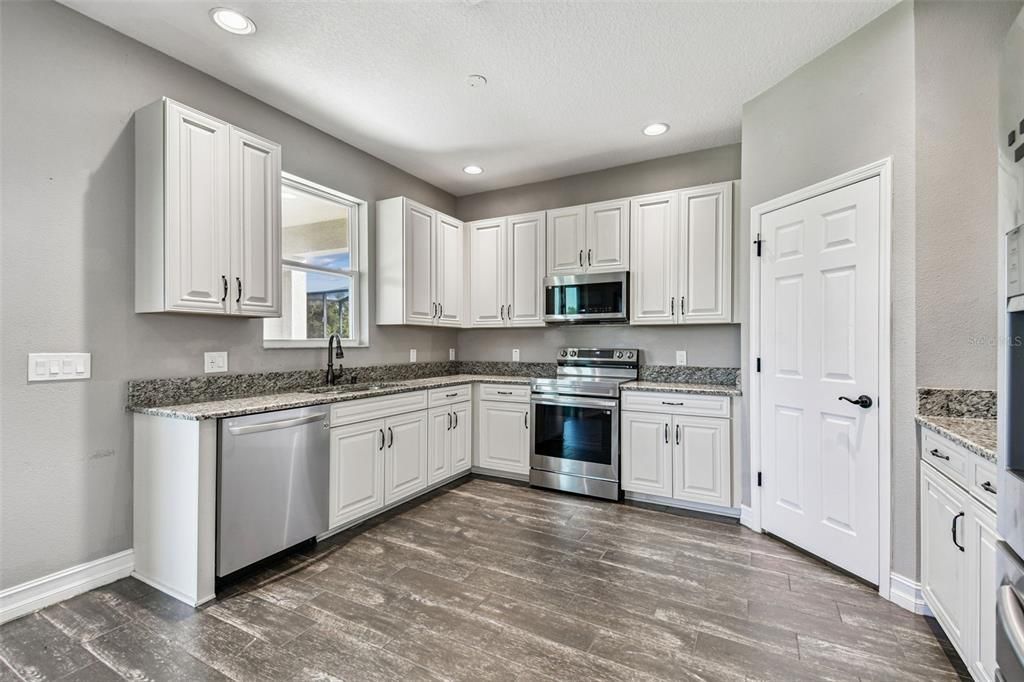 For Rent: $3,200 (4 beds, 3 baths, 2600 Square Feet)