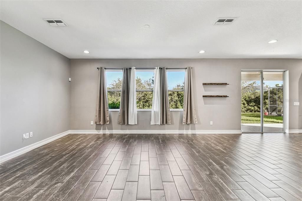 For Rent: $3,200 (4 beds, 3 baths, 2600 Square Feet)