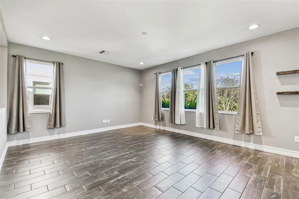 For Rent: $3,200 (4 beds, 3 baths, 2600 Square Feet)