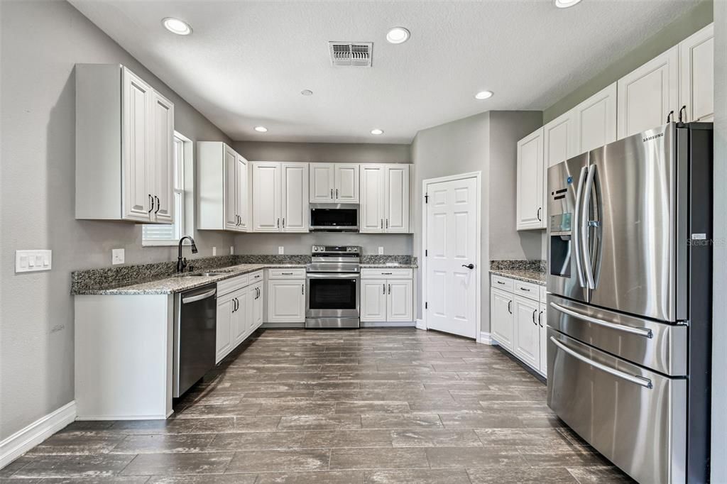 For Rent: $3,200 (4 beds, 3 baths, 2600 Square Feet)