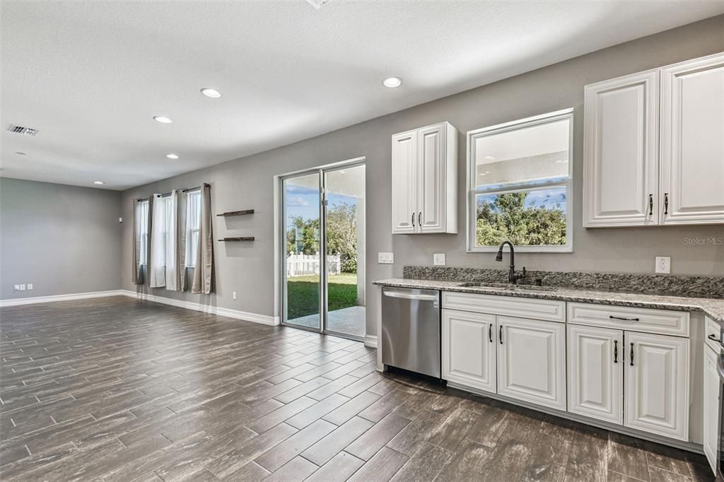 For Rent: $3,200 (4 beds, 3 baths, 2600 Square Feet)