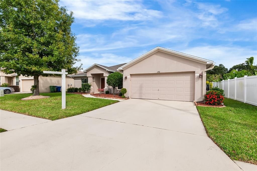 Active With Contract: $299,900 (3 beds, 2 baths, 1857 Square Feet)