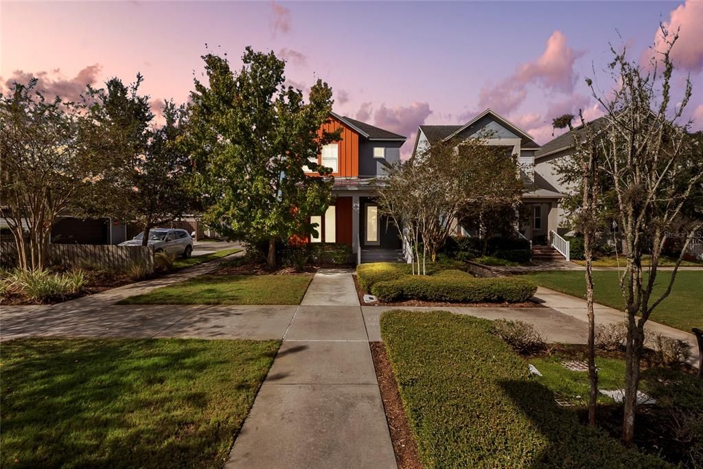 合同活跃: $775,000 (4 贝兹, 3 浴室, 2592 平方英尺)