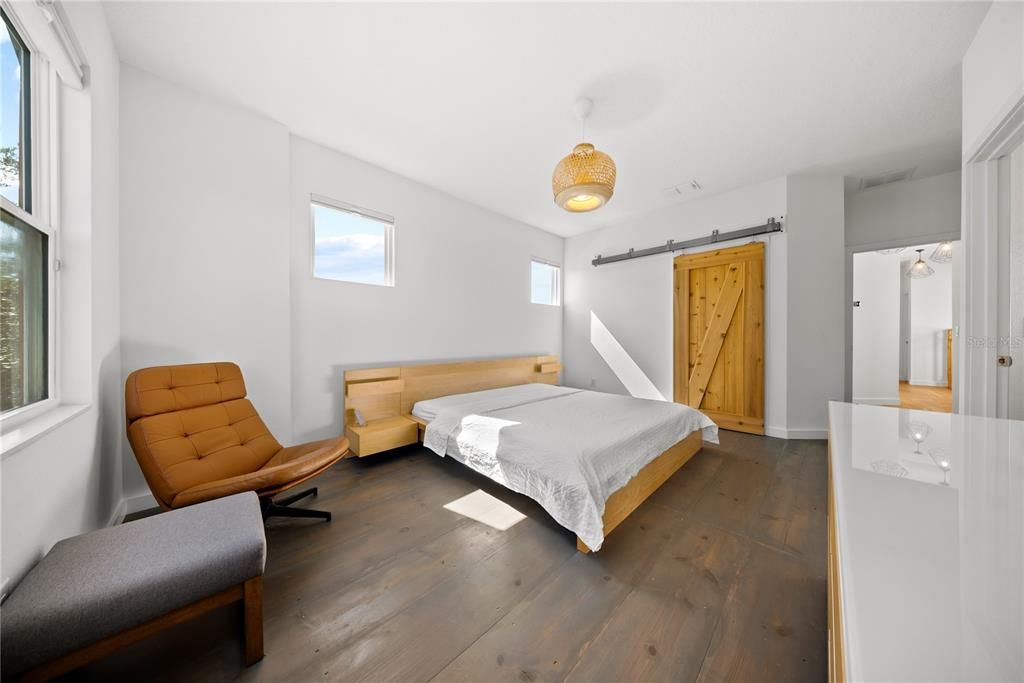 合同活跃: $775,000 (4 贝兹, 3 浴室, 2592 平方英尺)