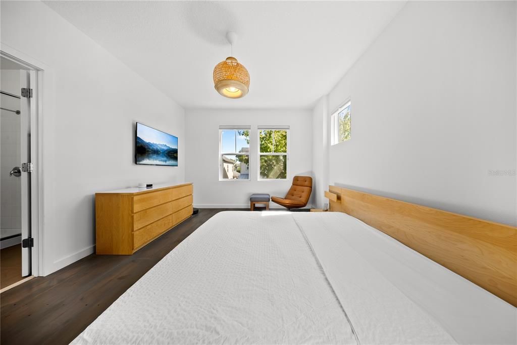 合同活跃: $775,000 (4 贝兹, 3 浴室, 2592 平方英尺)