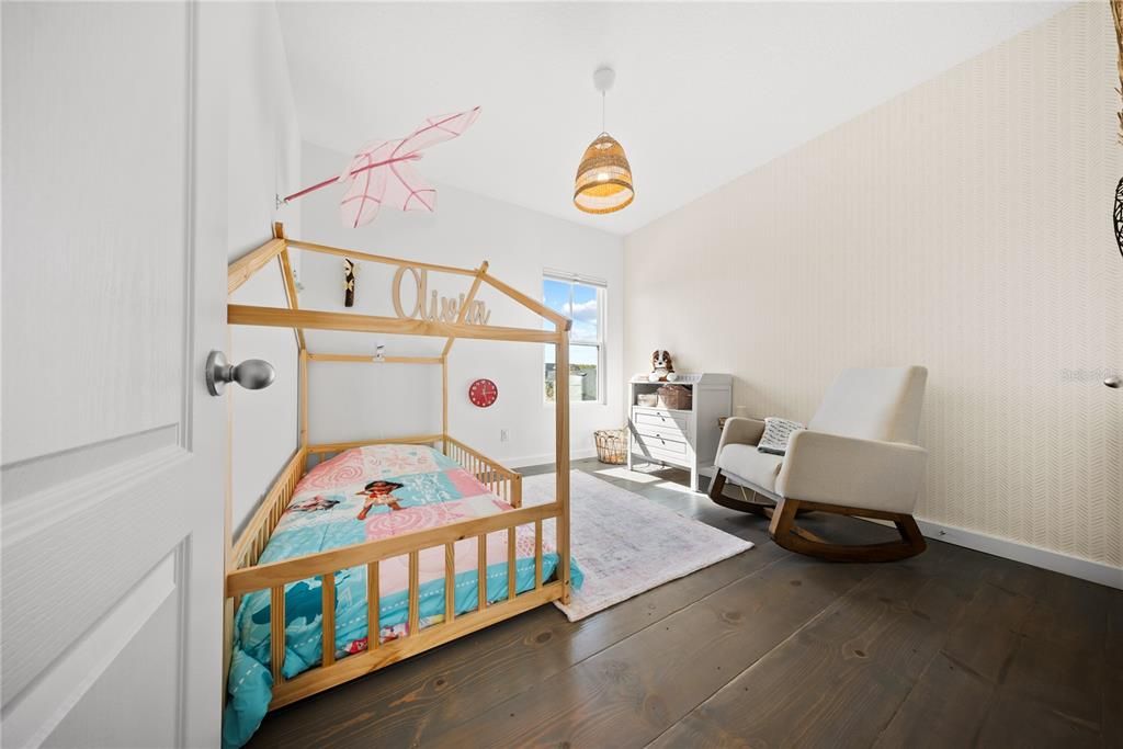 合同活跃: $775,000 (4 贝兹, 3 浴室, 2592 平方英尺)