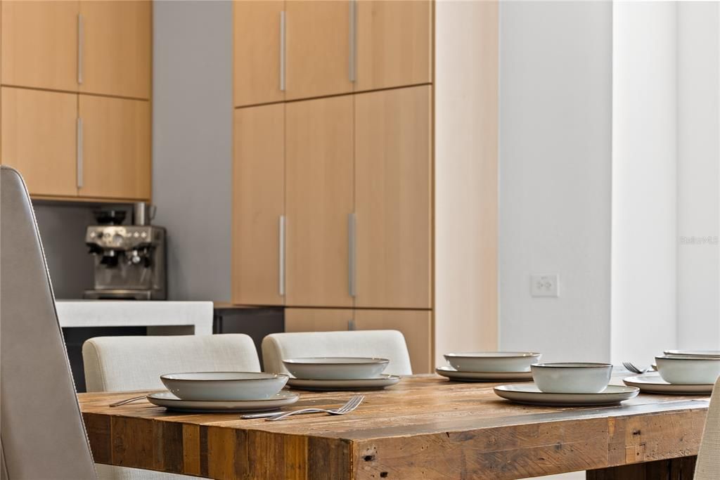 合同活跃: $775,000 (4 贝兹, 3 浴室, 2592 平方英尺)