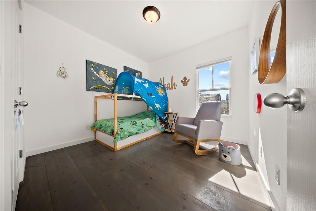 合同活跃: $775,000 (4 贝兹, 3 浴室, 2592 平方英尺)