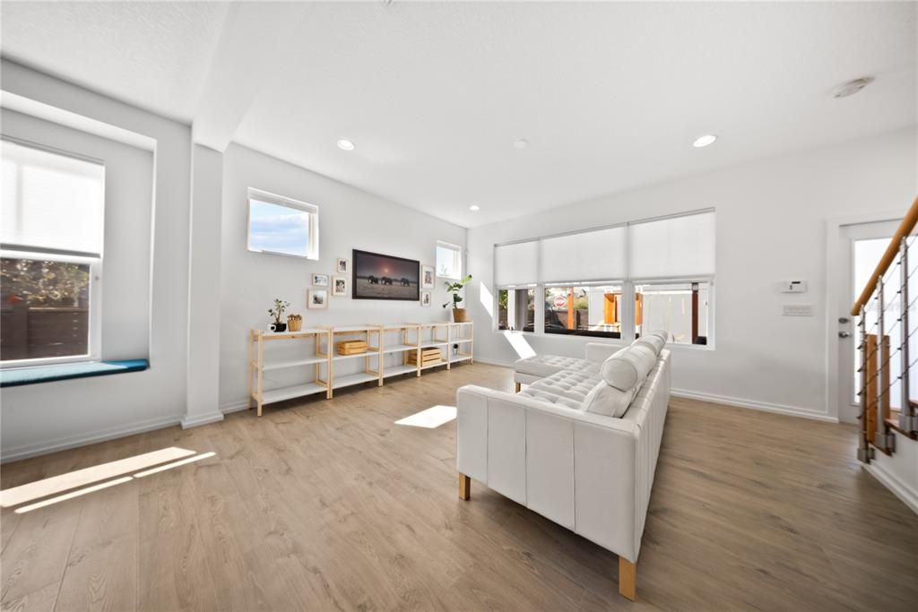 合同活跃: $775,000 (4 贝兹, 3 浴室, 2592 平方英尺)