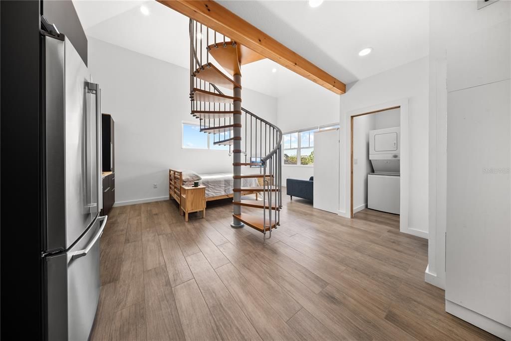 合同活跃: $775,000 (4 贝兹, 3 浴室, 2592 平方英尺)