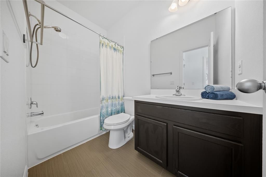 合同活跃: $775,000 (4 贝兹, 3 浴室, 2592 平方英尺)