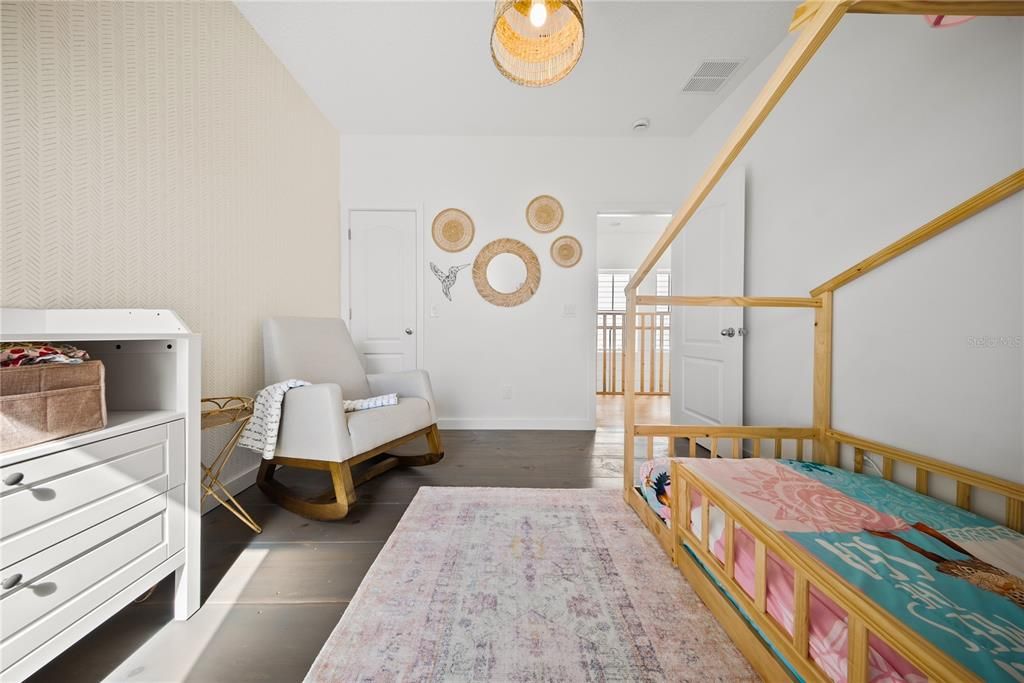 合同活跃: $775,000 (4 贝兹, 3 浴室, 2592 平方英尺)