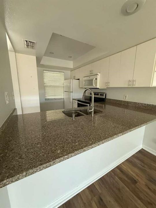 For Rent: $1,700 (2 beds, 2 baths, 935 Square Feet)