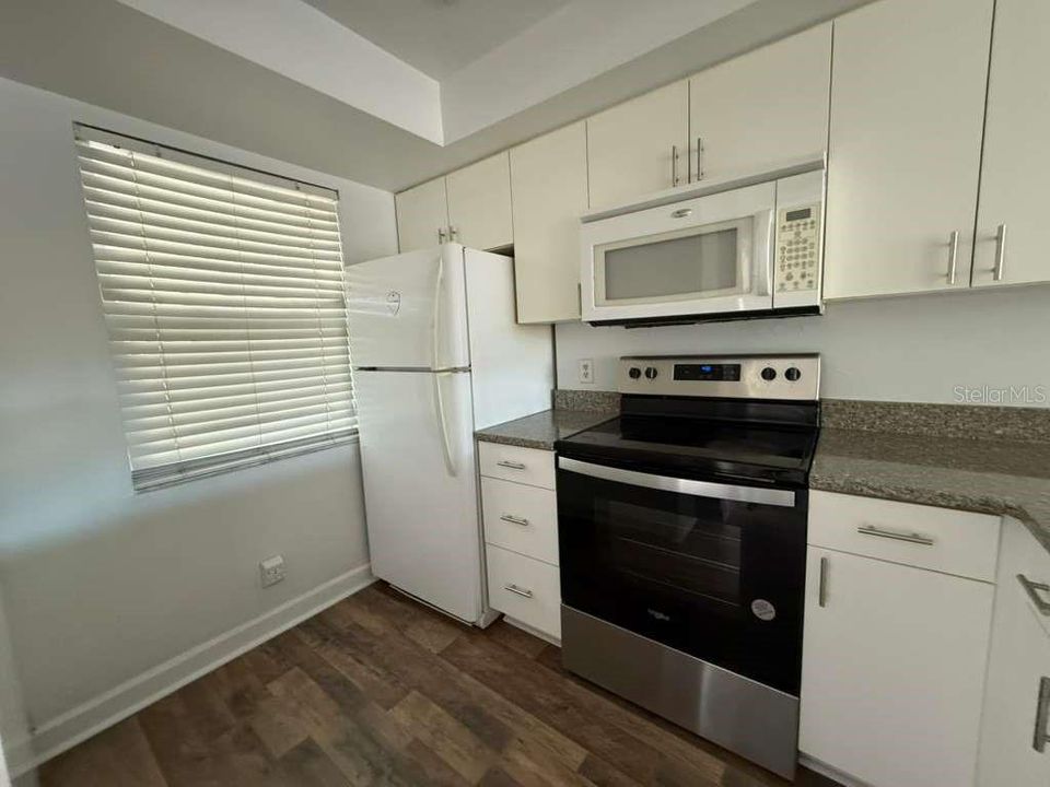 For Rent: $1,700 (2 beds, 2 baths, 935 Square Feet)